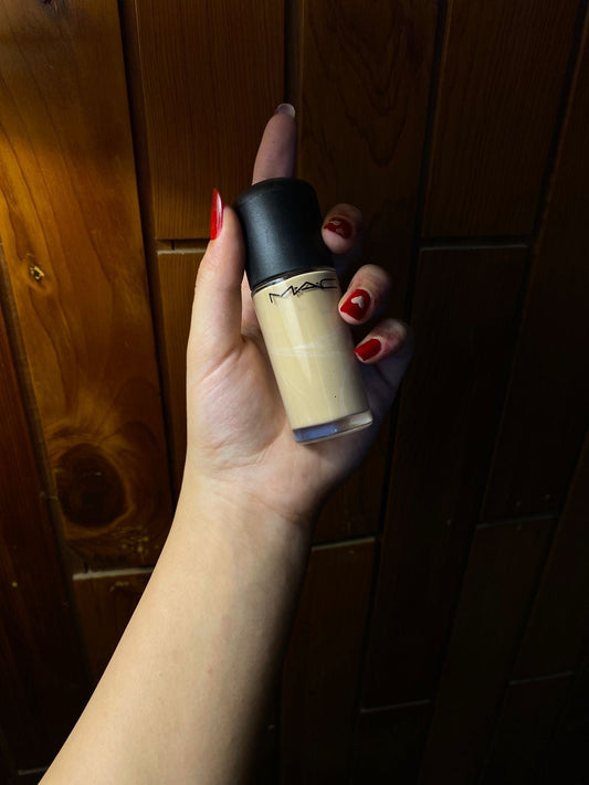 Mac Studio Fix Fluid SPF15 Foundation - NC15.